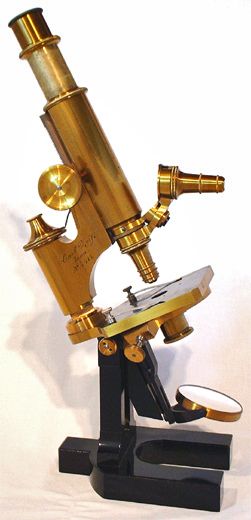 https://cdn.gdch.de/prod/Glas_Abb8_Microscope_Zeiss_1879_6069571f41.jpg