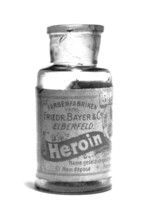 https://cdn.gdch.de/prod/csm_Bayer_Heroin_bottle_6661373d3f_a7da0fe883.jpg