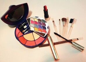 https://cdn.gdch.de/prod/csm_Cosmetics_Mikroplastik_Wikipedia_49488851ab_f008365ece.jpg