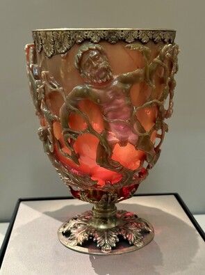 https://cdn.gdch.de/prod/csm_Glas_Abb5b_Roman_Lycurgus_Cup_red_080ee77f9e_e99ff7b8b7.jpg