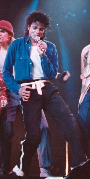 https://cdn.gdch.de/prod/csm_Michael_Jackson_3_e4fff8d0f4_126a43f178.jpg