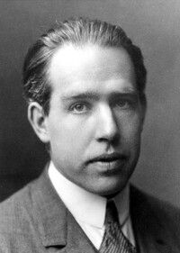 https://cdn.gdch.de/prod/csm_Qu_Niels_Bohr_208e37d936_81dac91e31.jpg