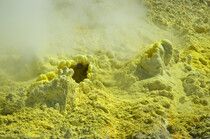 https://cdn.gdch.de/prod/csm_Sulpherous_Fumeroles_Wikipedia_ee948dcac6_7f6bab782f.jpg
