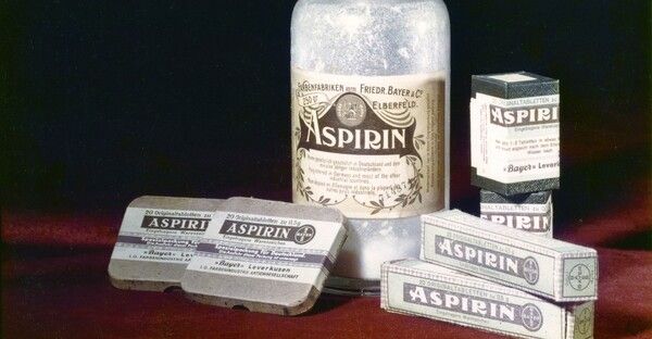 https://cdn.gdch.de/prod/csm_Titelbild_Aspirin_Baye_Archiv_V2_7e4a0e7ceb_c64c6d2766.jpg